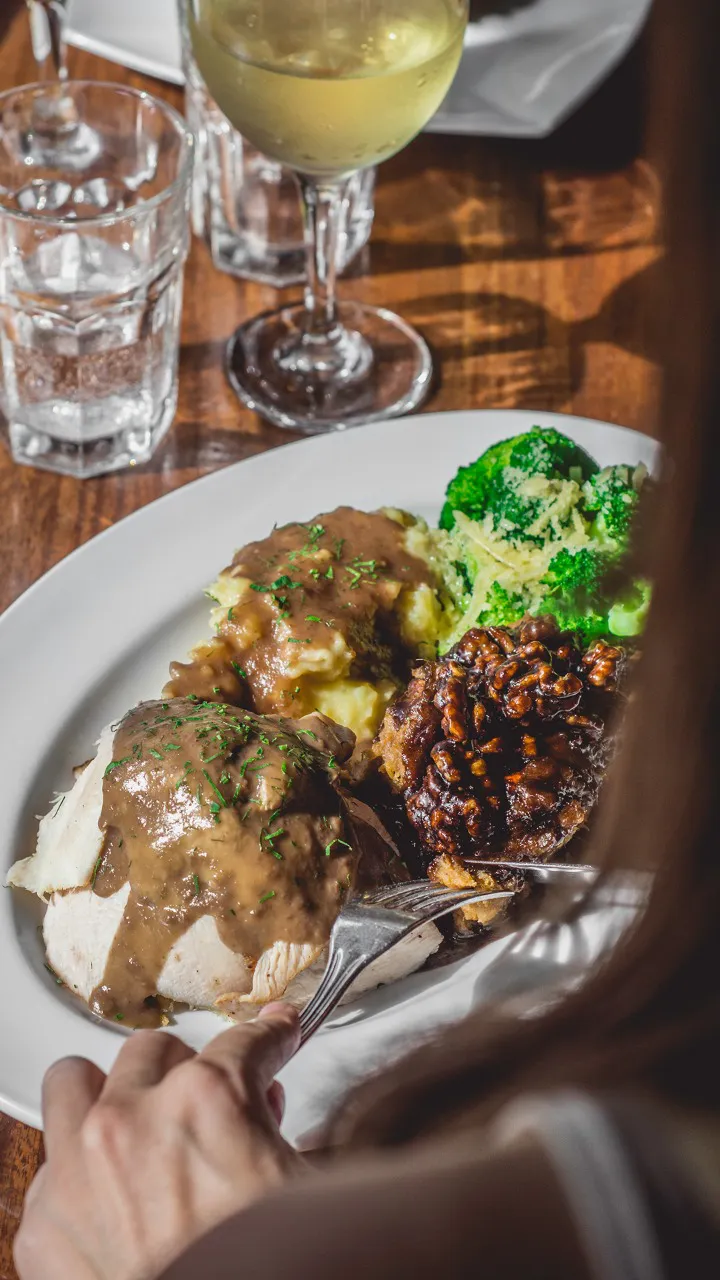 FOTO PLATO CON PAVO 1